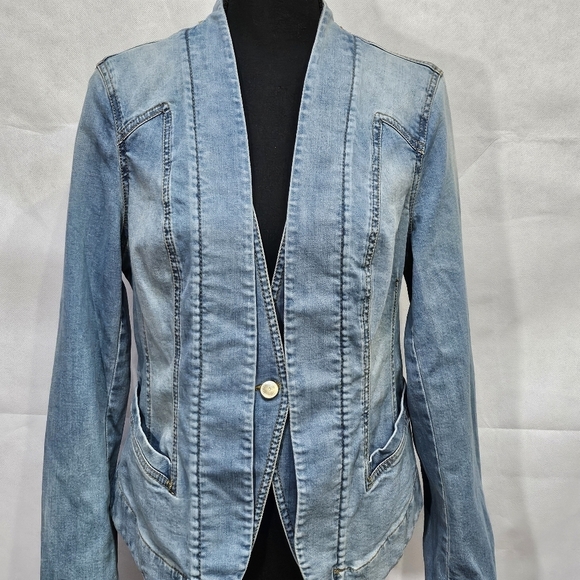 CAbi Manhattan Beach Layered Look Denim Jacket 98% Cotton 2% Spandex Size M - Picture 2 of 8